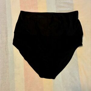 Size 14 women’s Island Escape Black High-Waisted Swim Bottoms